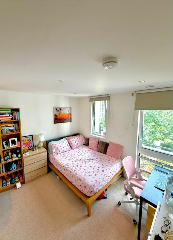 Room Liberty Bridge Road in Greater London