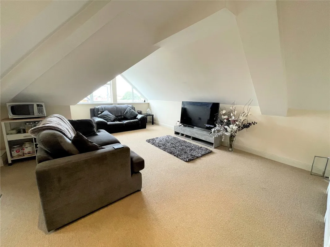 Flat Ardmore Road in Poole