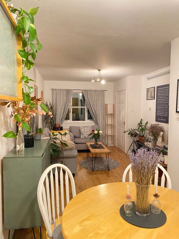 Flat Primrose Square in Greater London