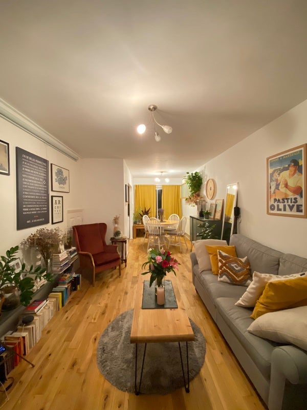 Flat Primrose Square in Greater London