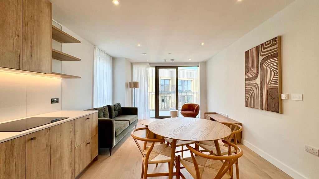 Flat Bodley Way in Greater London