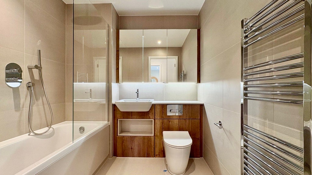 Flat Bodley Way in Greater London