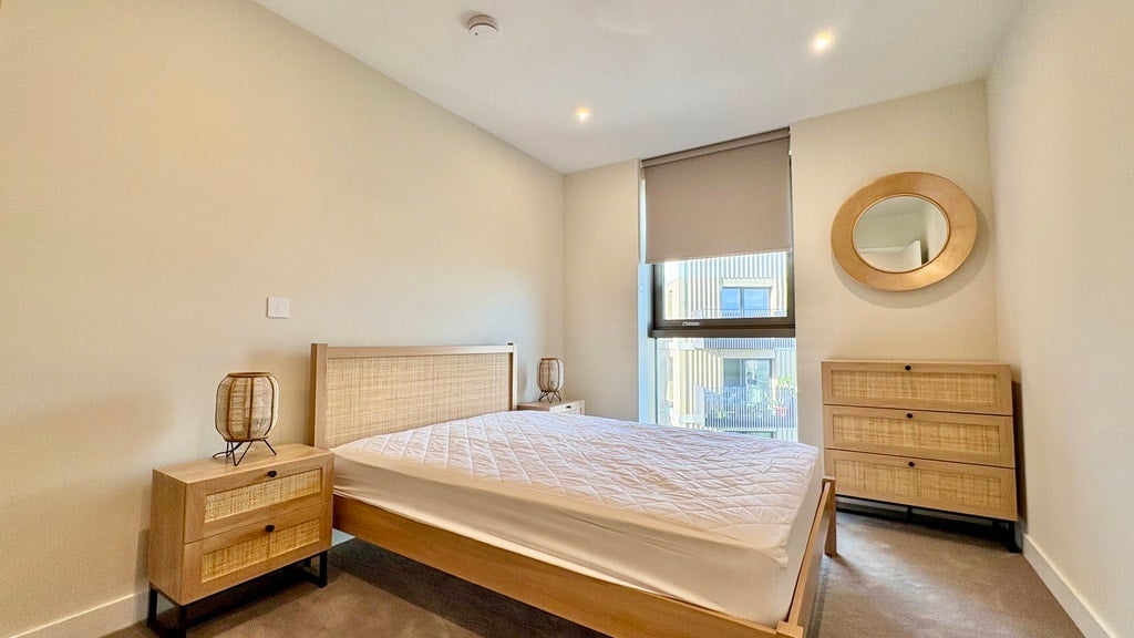 Flat Bodley Way in Greater London