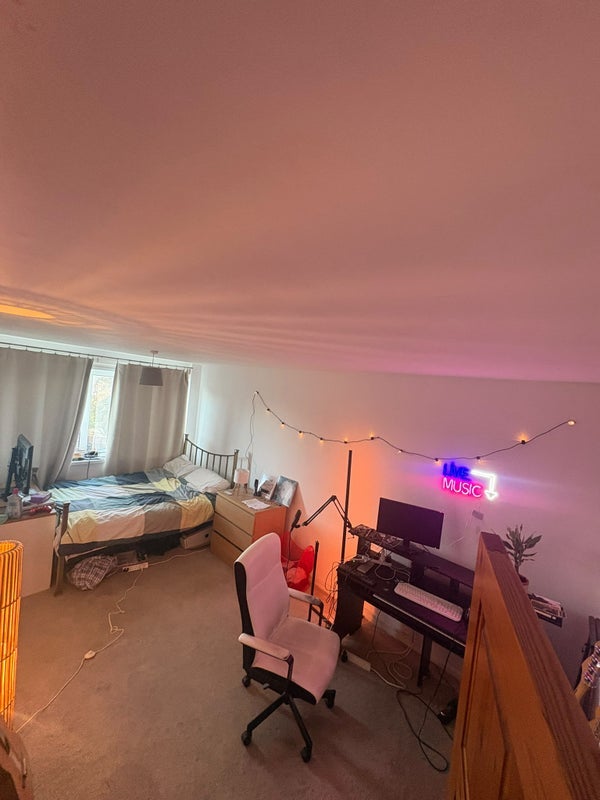 Room Gavestone Road in Greater London