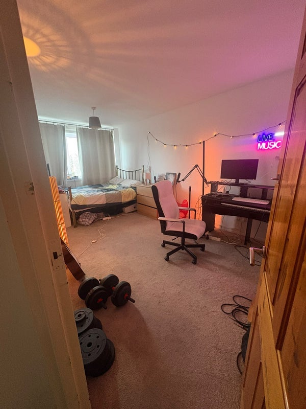 Room Gavestone Road in Greater London