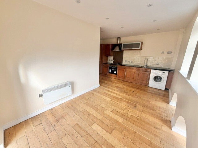 Flat Middle Dean Street in Calderdale