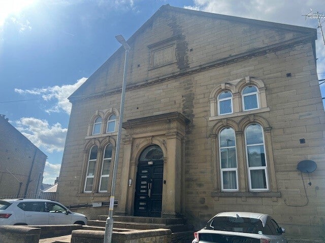 Flat Middle Dean Street in Calderdale