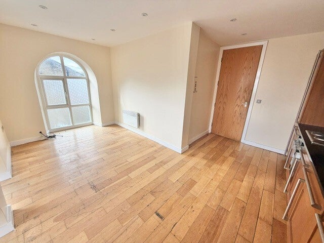 Flat Middle Dean Street in Calderdale