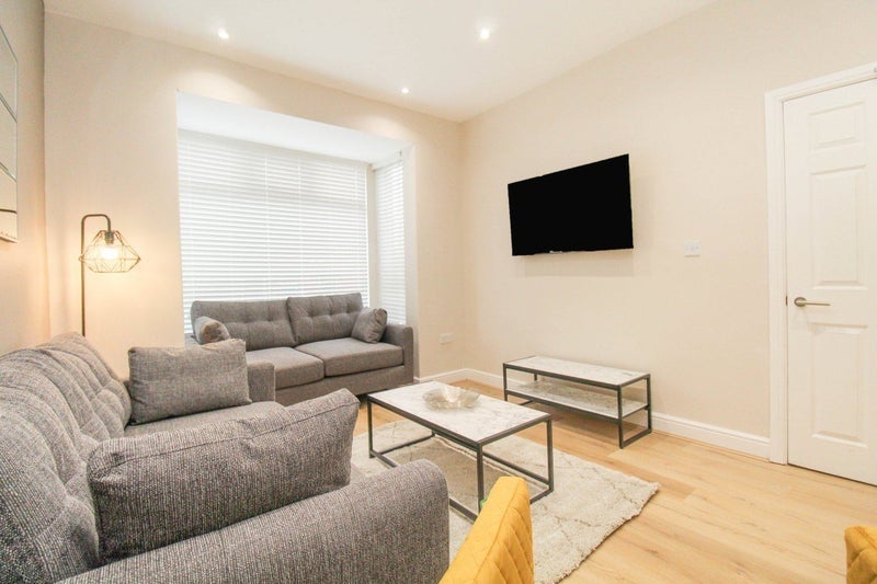 Room Back Wetherby Grove in Leeds