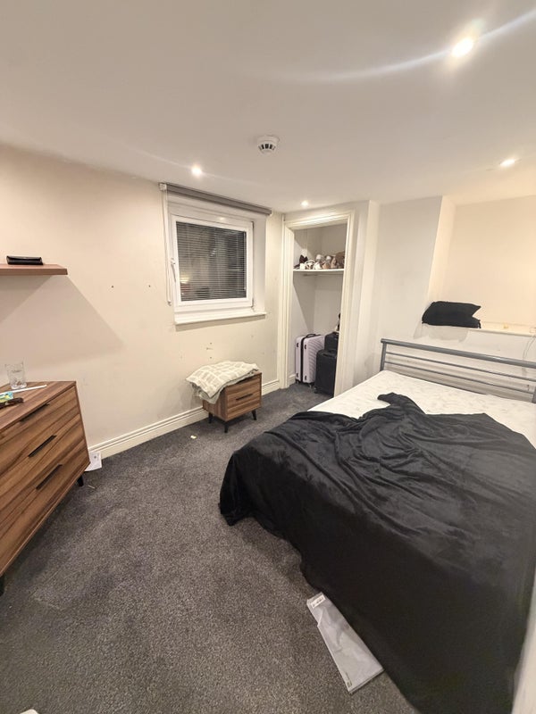 Room Back Wetherby Grove in Leeds