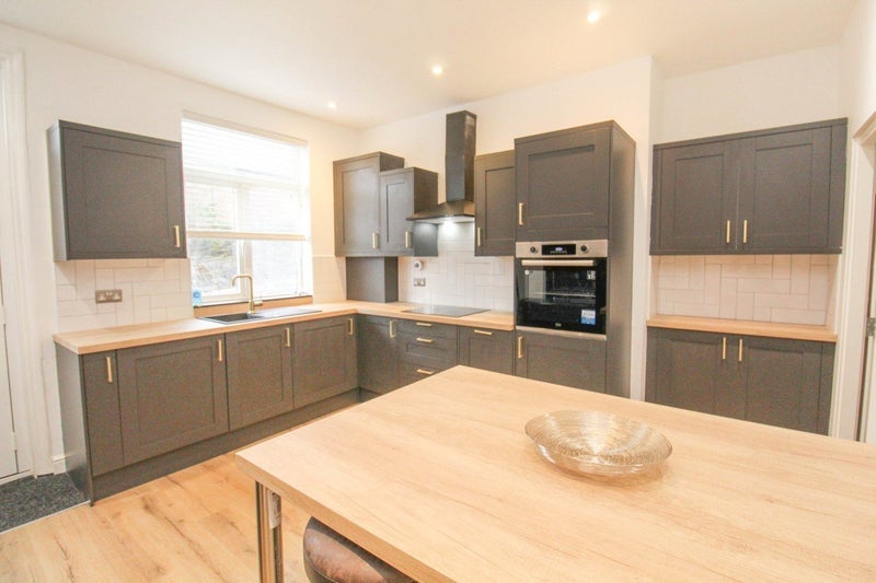 Room Back Wetherby Grove in Leeds