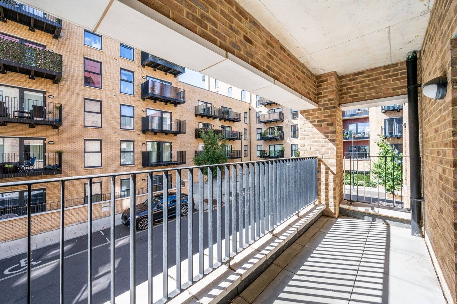 Flat New Warren Lane in Greater London