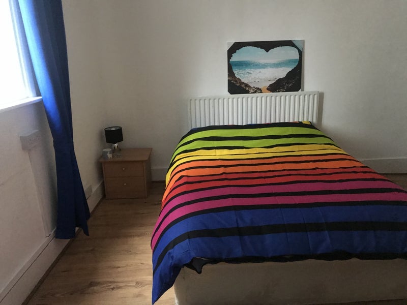 Flat Garratt Lane in Greater London