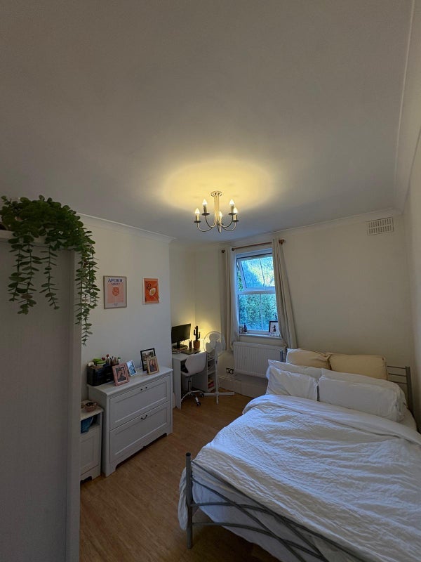 Room Wandsworth Road in Greater London
