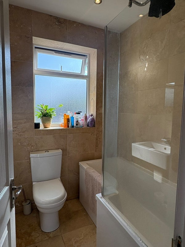 Room Wandsworth Road in Greater London