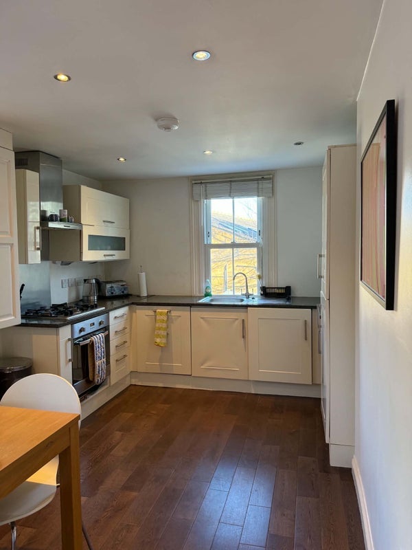 Flat Skelgill Road in Greater London