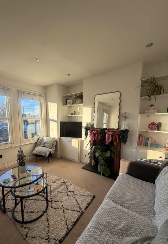 Flat Skelgill Road in Greater London