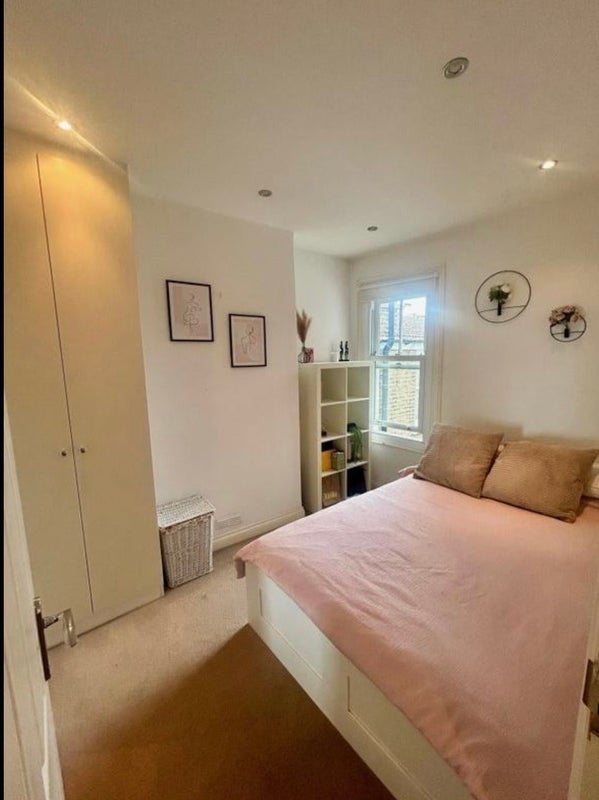 Flat Skelgill Road in Greater London