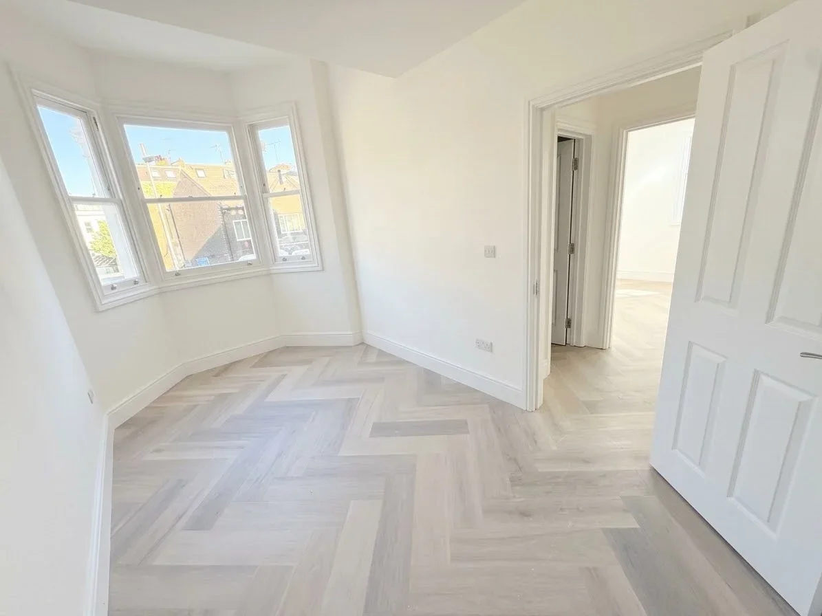 Flat Percy Road in Greater London