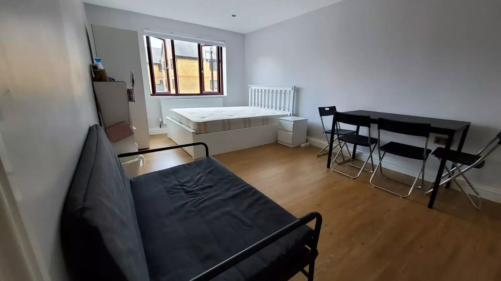 Flat Riverside Close in Greater London