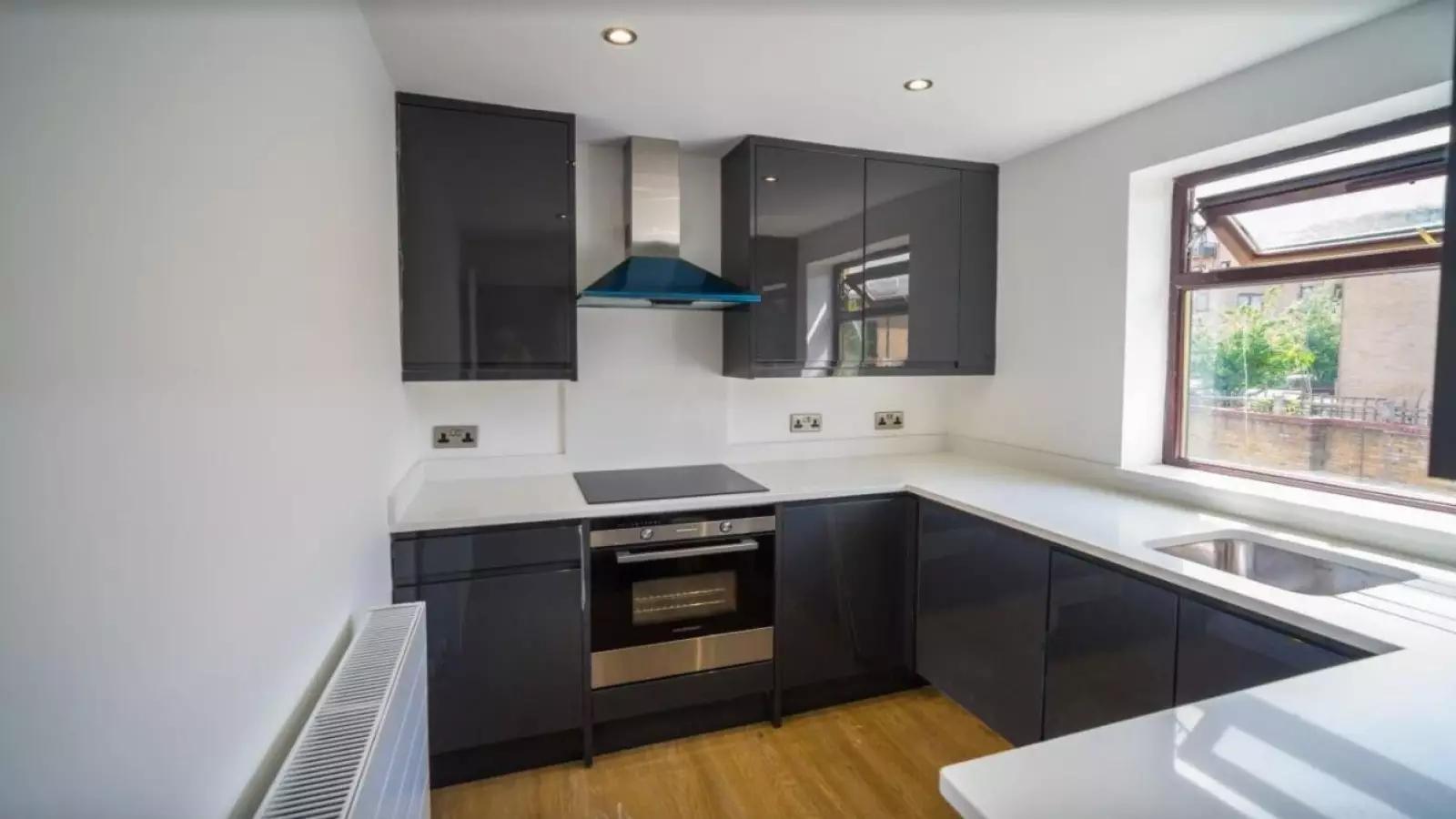 Flat Riverside Close in Greater London