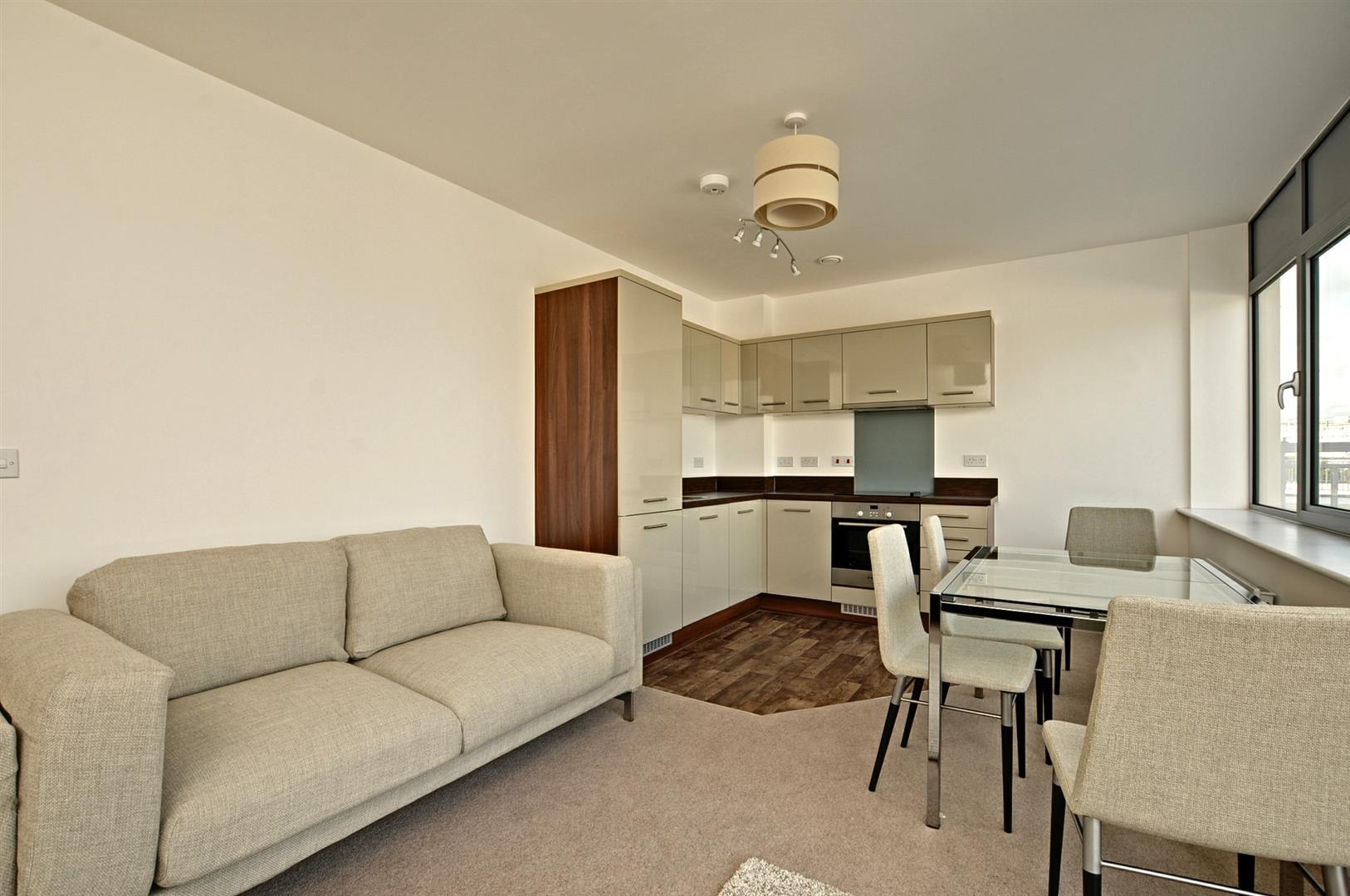 Flat Between Towns Road in Oxford
