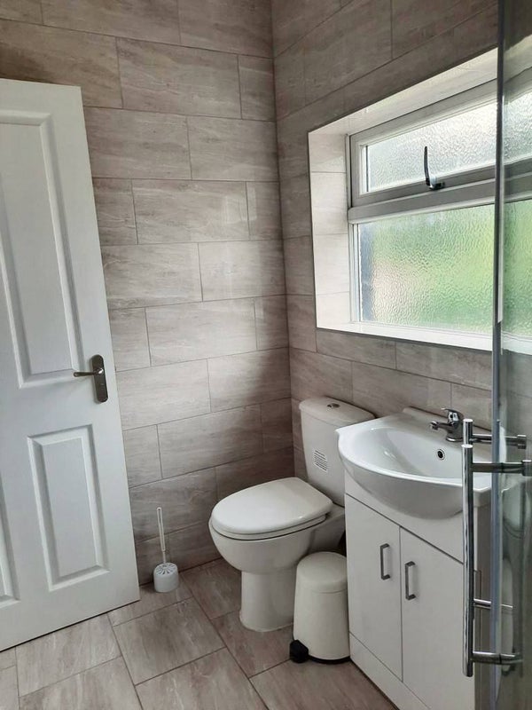 Room Ellys Road in Coventry