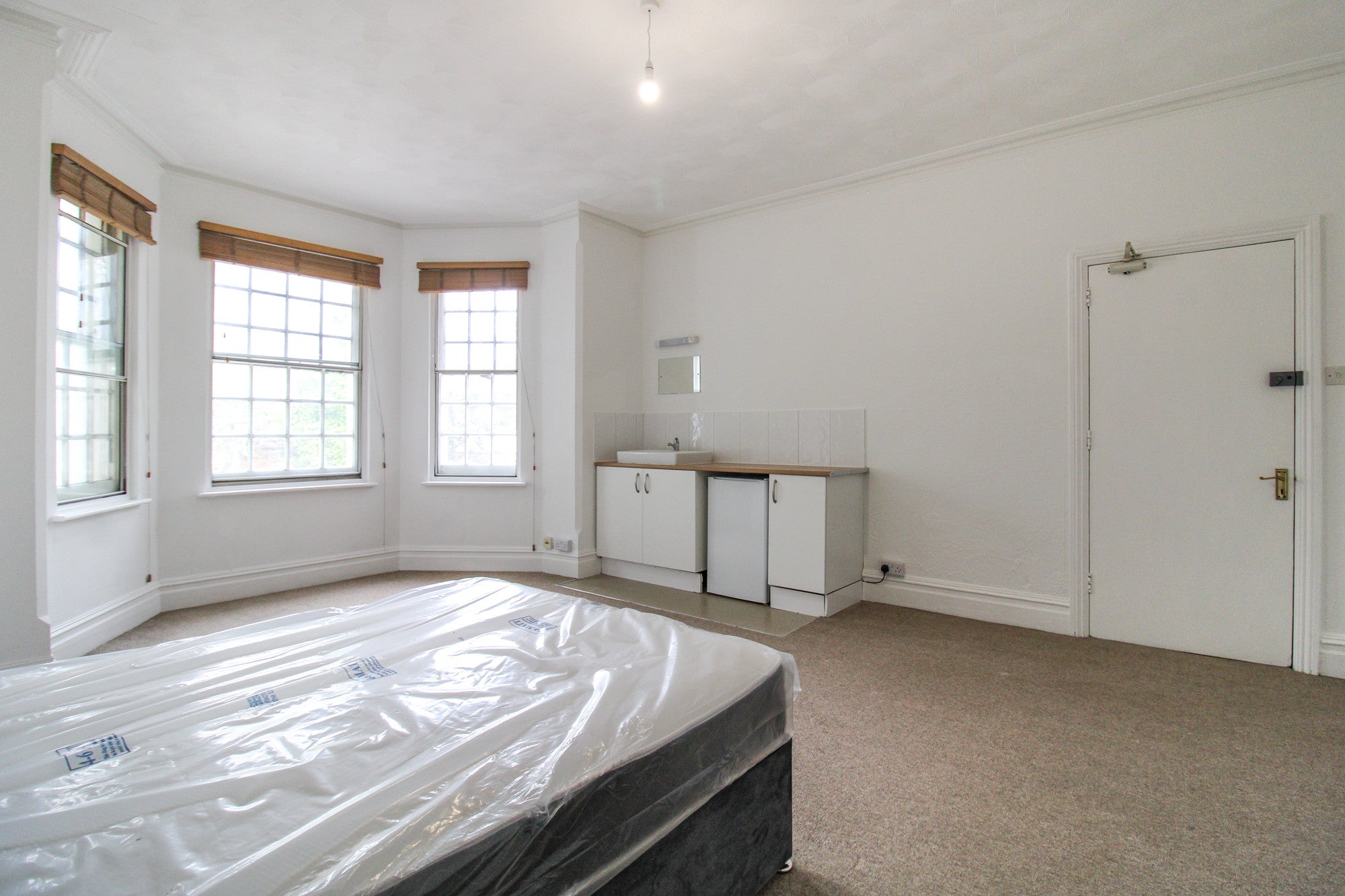 Room Alexandra Road in Rushmoor