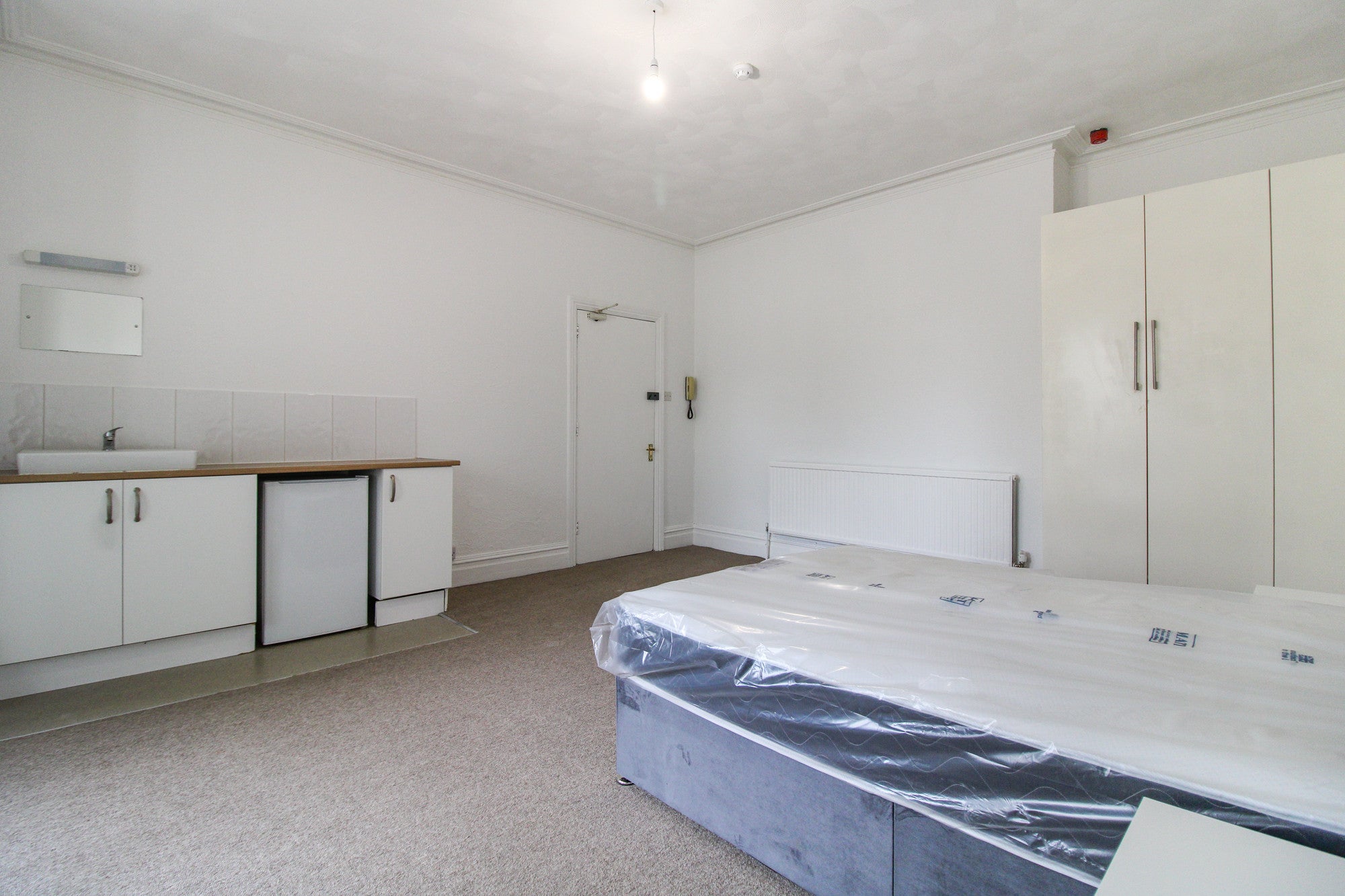 Room Alexandra Road in Rushmoor