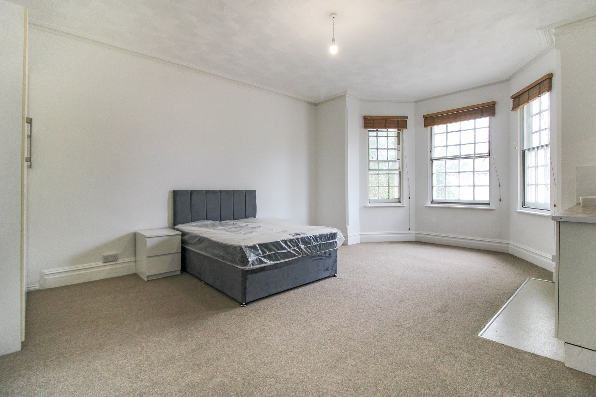 Room Alexandra Road in Rushmoor