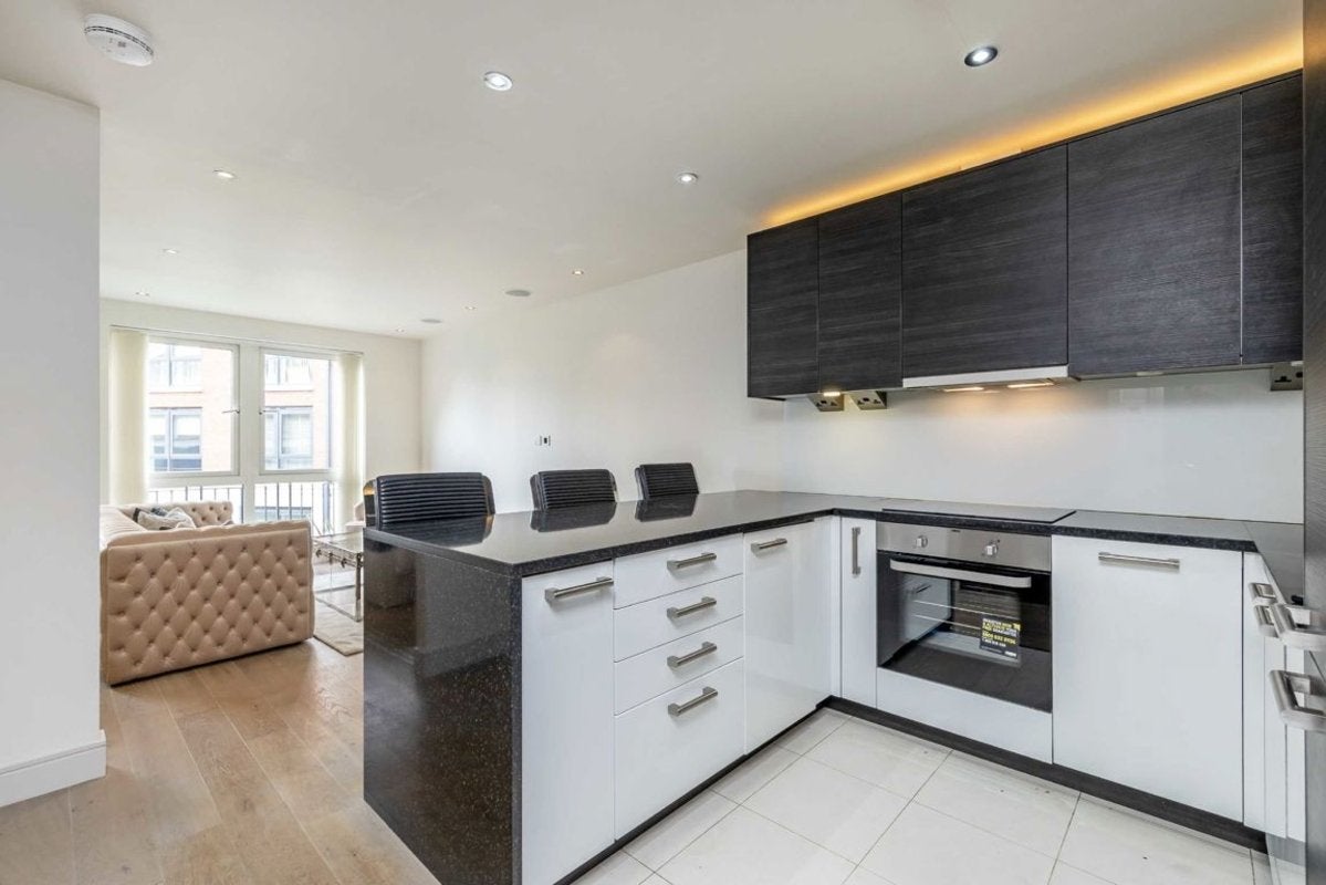 Flat Park Street in Greater London