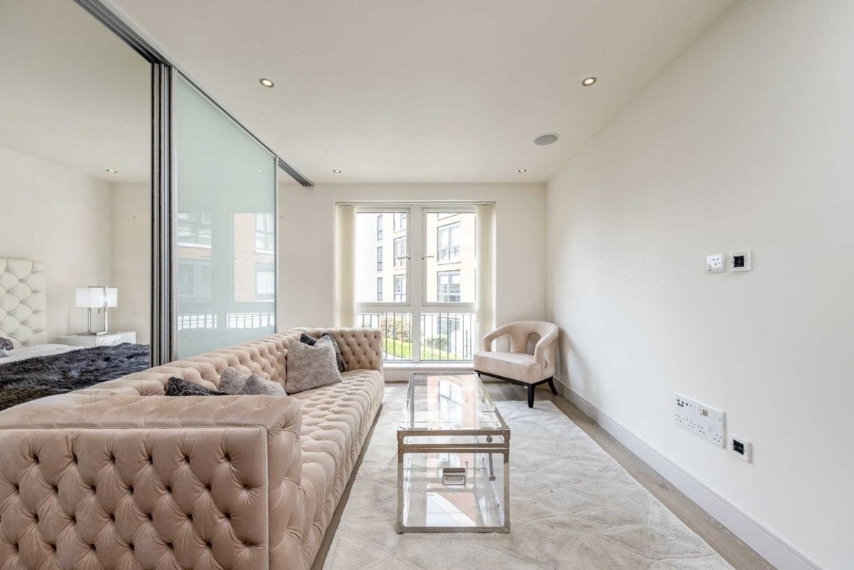 Flat Park Street in Greater London