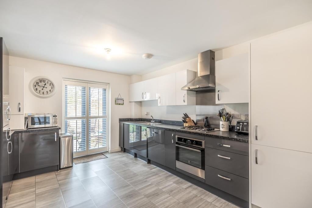 Room Burbridge Gardens in Greater London
