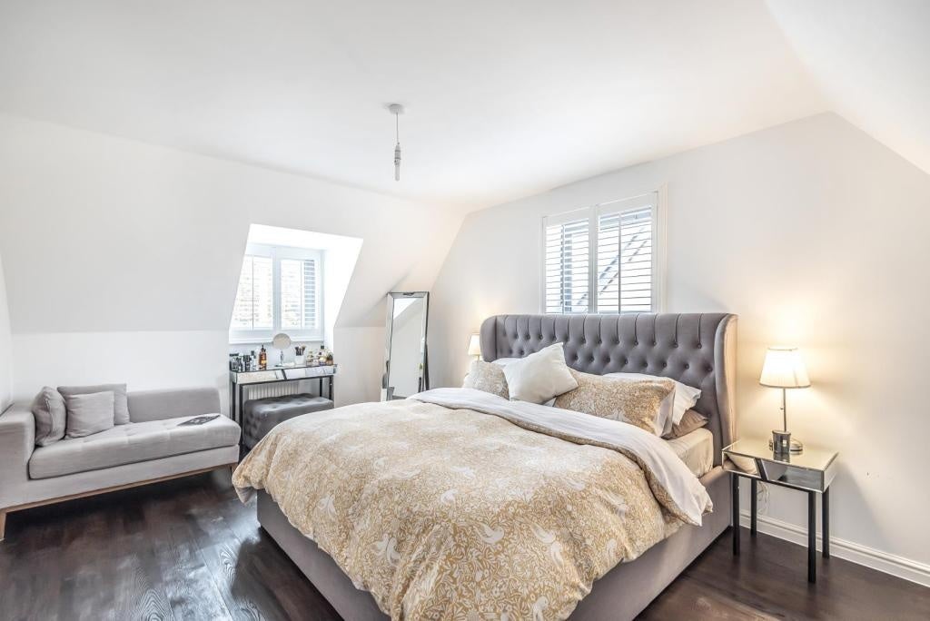Room Burbridge Gardens in Greater London