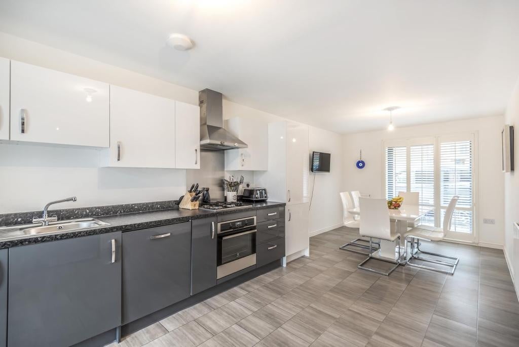 Room Burbridge Gardens in Greater London