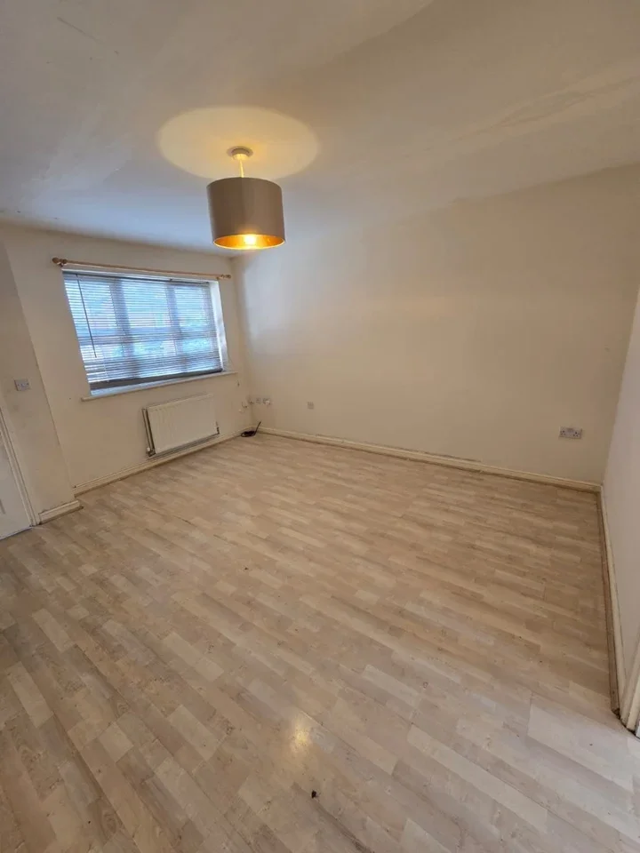 House Edmonstone Crescent in Nottingham
