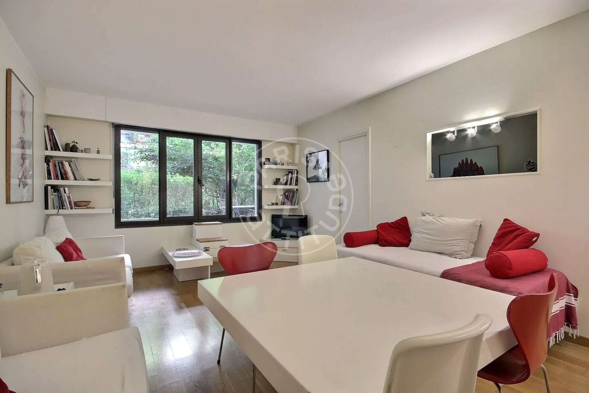 Appartement Entrée Rue des Halles (Voie A2) à Paris