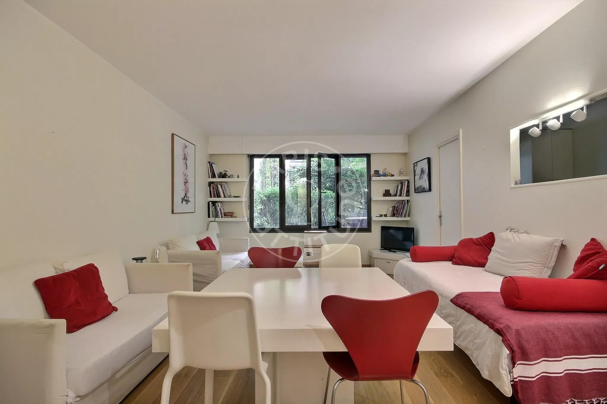 Appartement Entrée Rue des Halles (Voie A2) à Paris