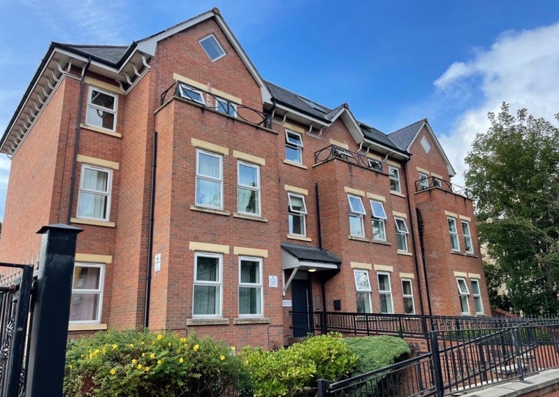 Flat Wilbraham Road in Manchester