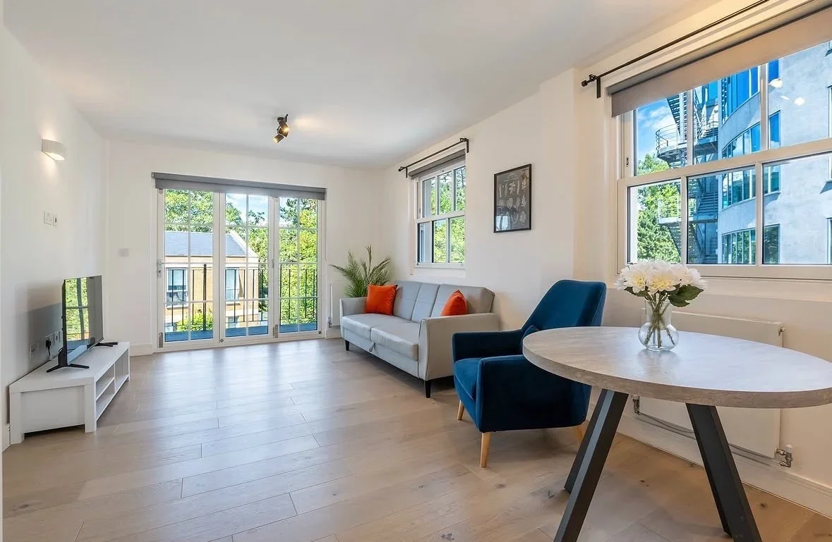 Flat Kennington Lane in Greater London