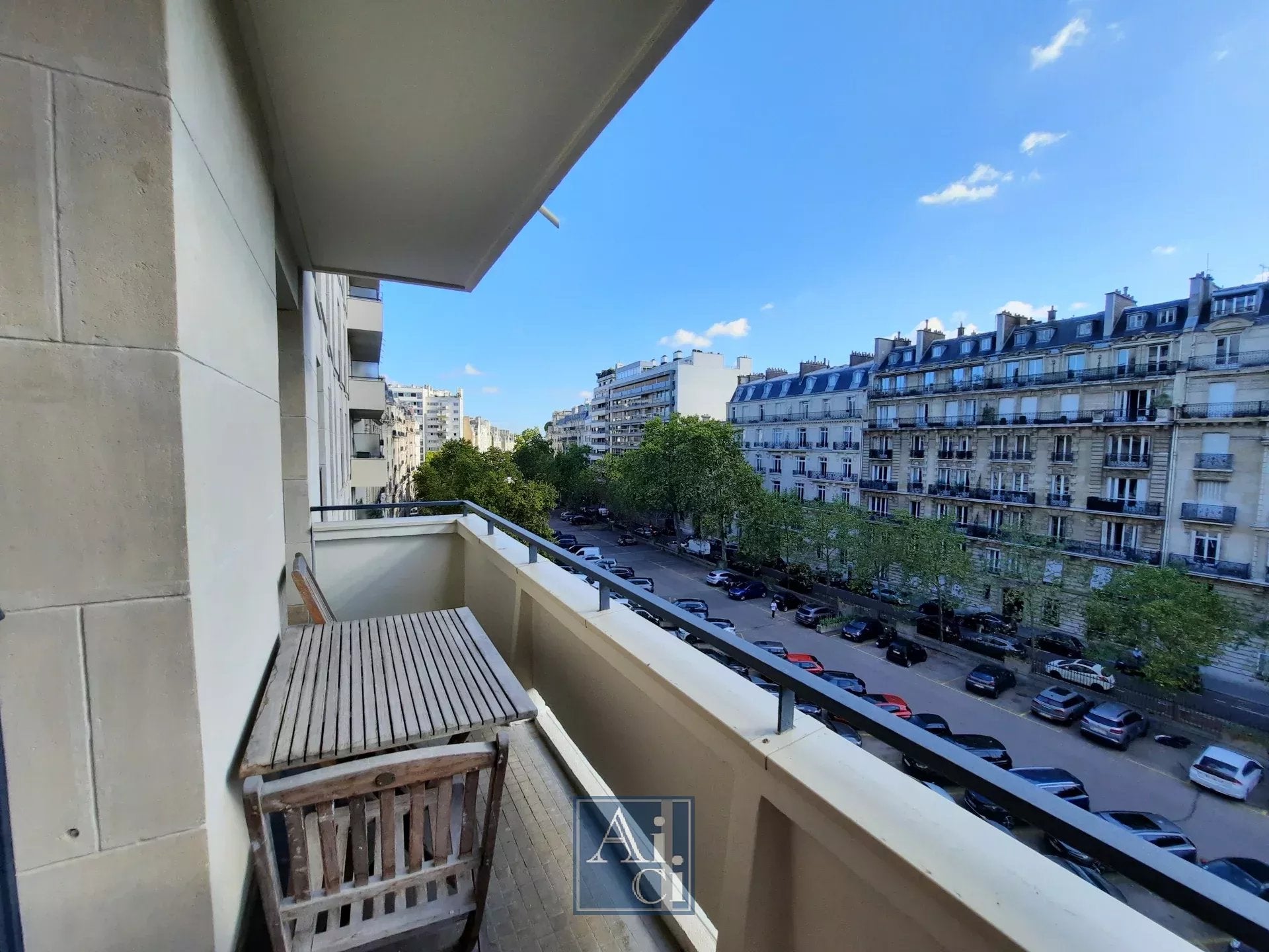 Flat Boulevard Flandrin in Paris