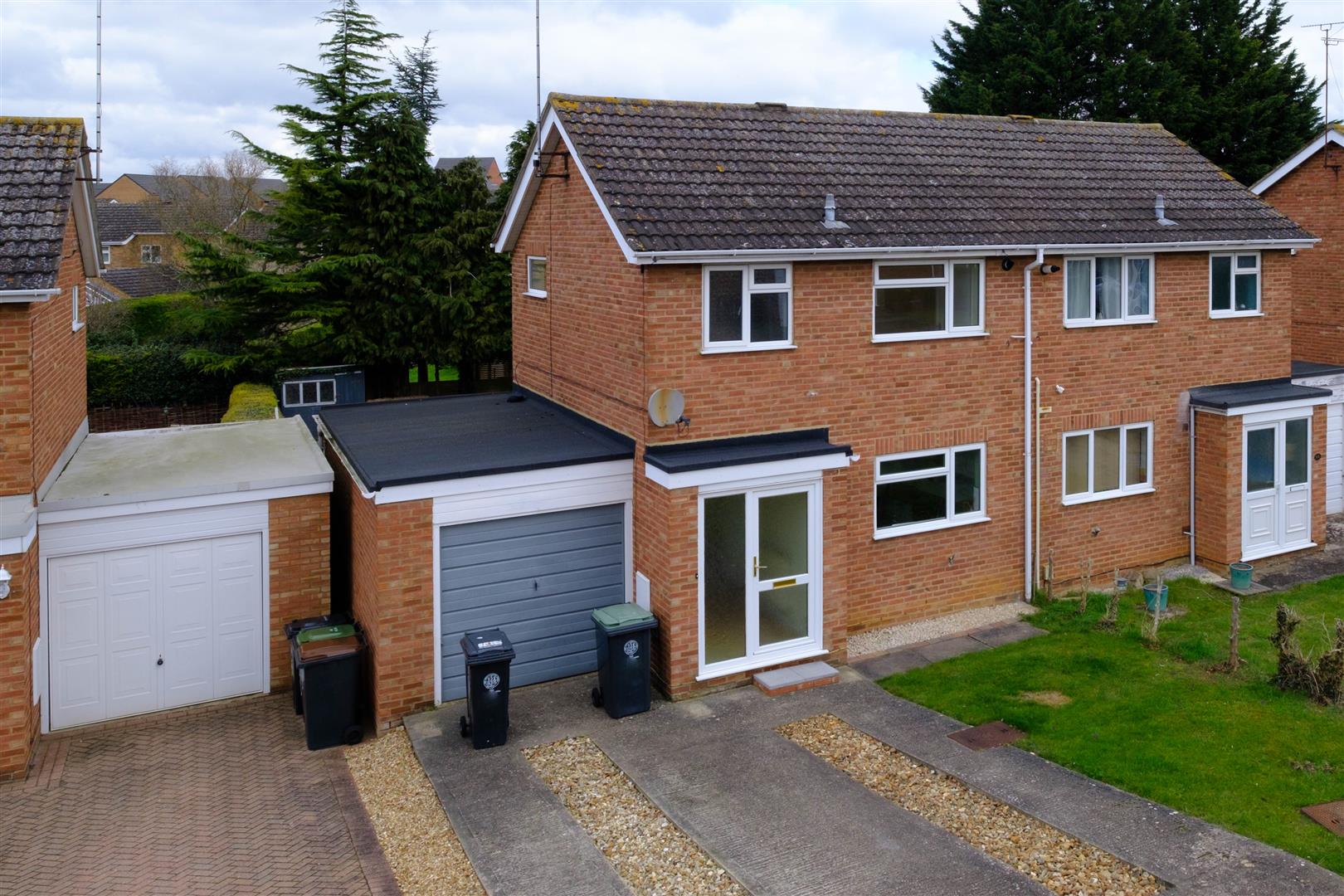 House Dryden Way in Higham Ferrers
