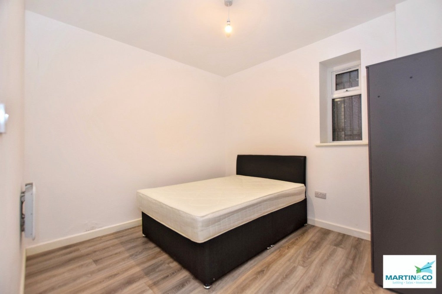 Flat Market Place in Nuneaton and Bedworth