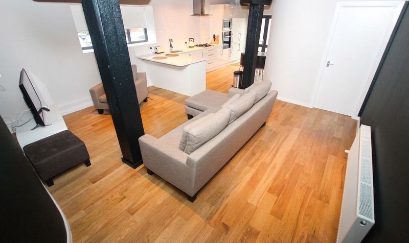 Flat Simmonds Street in Reading