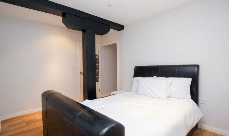 Flat Simmonds Street in Reading