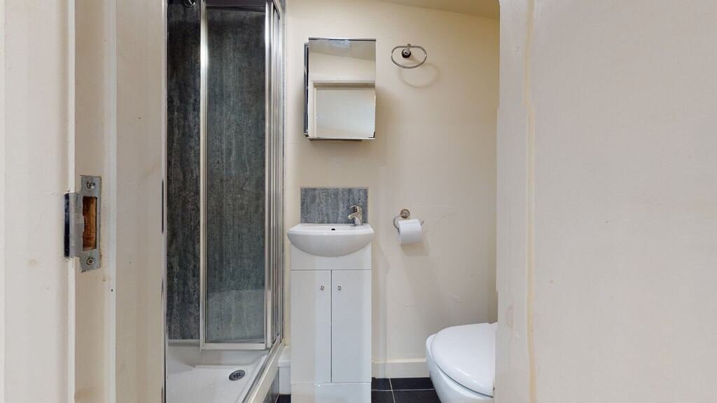 Flat Chatsworth Road in Greater London