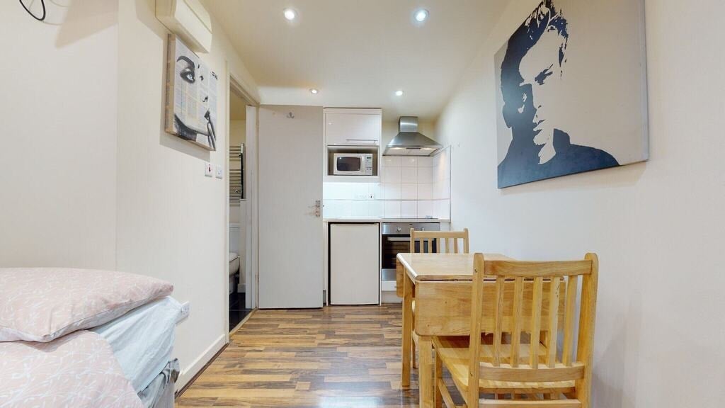Flat Chatsworth Road in Greater London