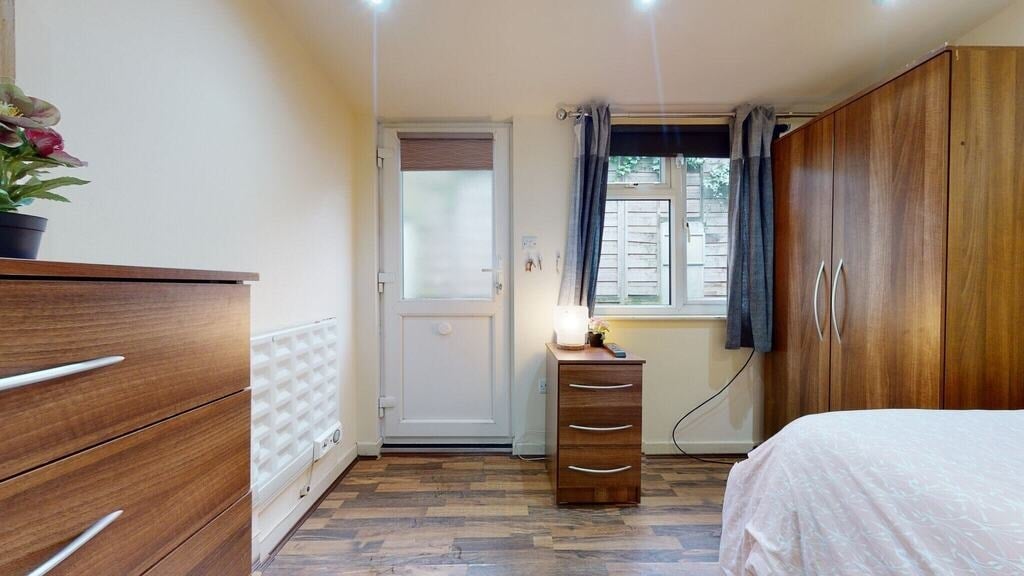 Flat Chatsworth Road in Greater London