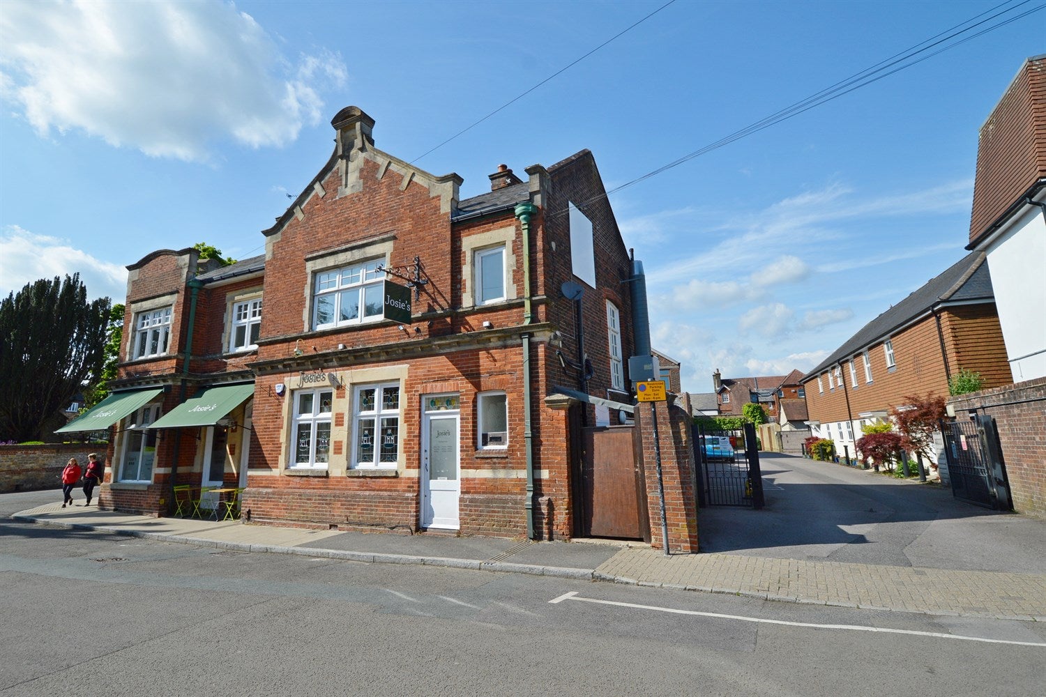 Flat Dragon Street in East Hampshire