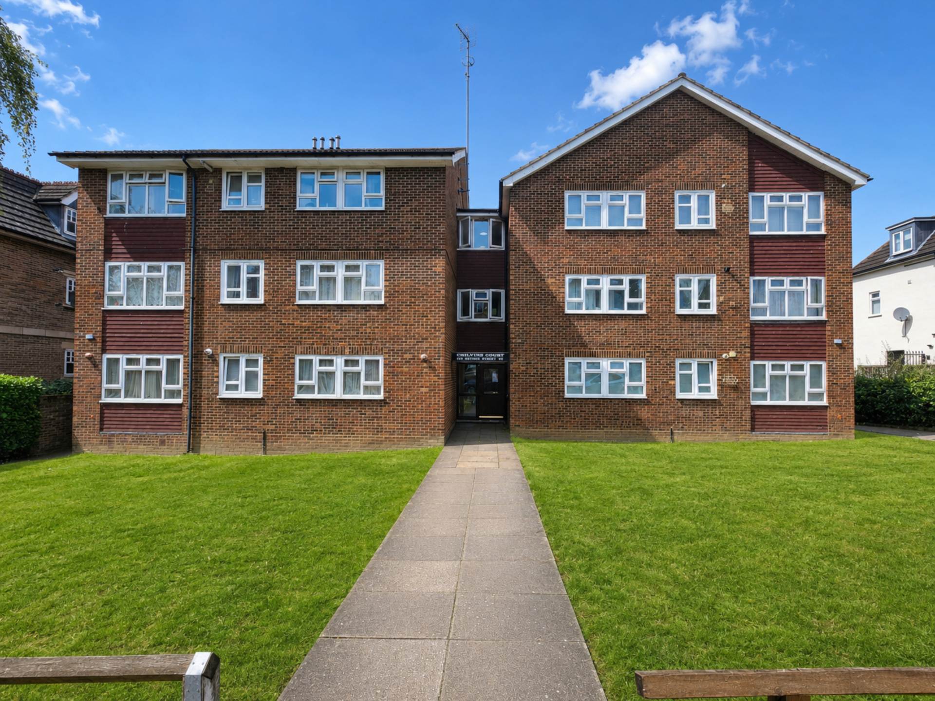 Flat Nether Street in Greater London